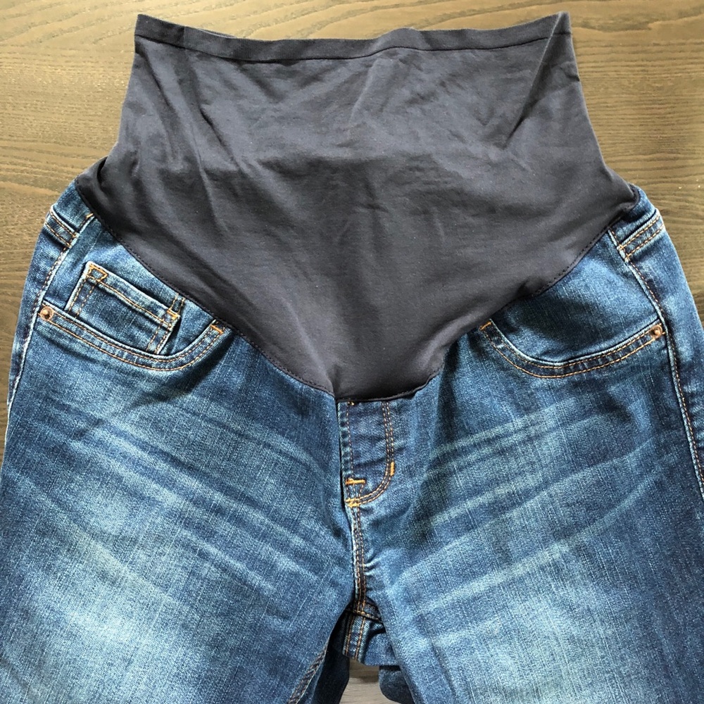 Old Navy maternity boyfriend skinny ankle jeans